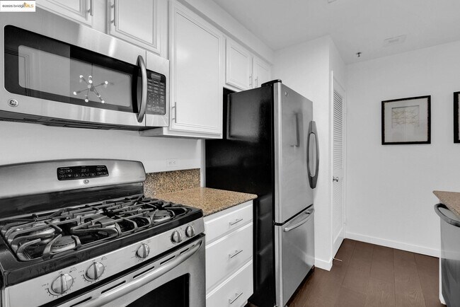 Foto del edificio - 180 Caldecott Ln