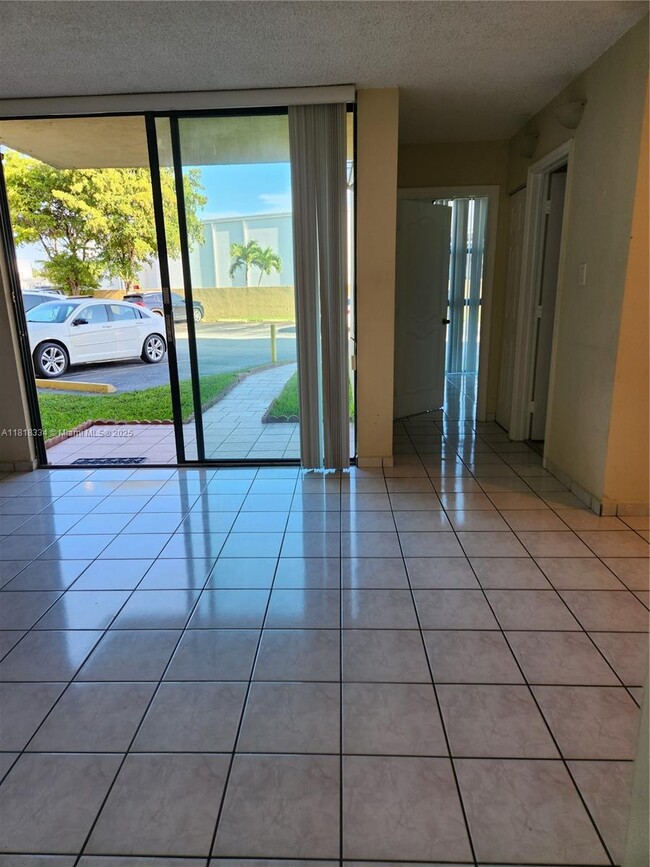 Foto del edificio - 2055 SW 122nd Ave
