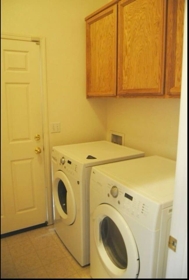 Building Photo - 111 Lembi Dr