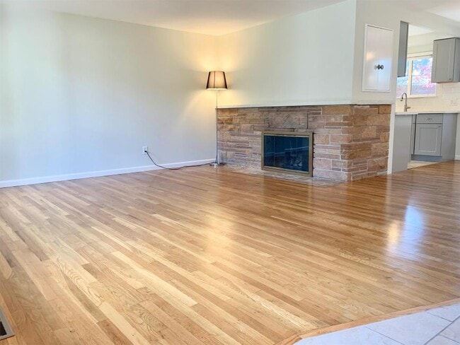 Foto del edificio - 3 bedroom in Bellevue WA 98006