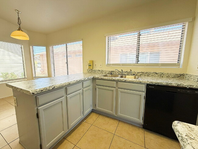 Foto del edificio - Golf Course Backyard! Updated 3-Bed Home i...