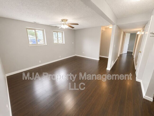 Building Photo - 6375 Fuchsia Dr