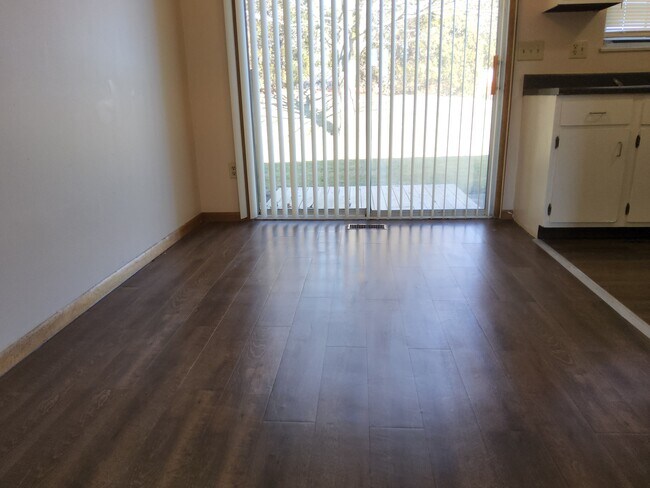 Foto del edificio - 1670 Colonial Dr