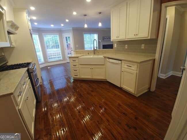 Foto del edificio - 51 Bradford Station Dr