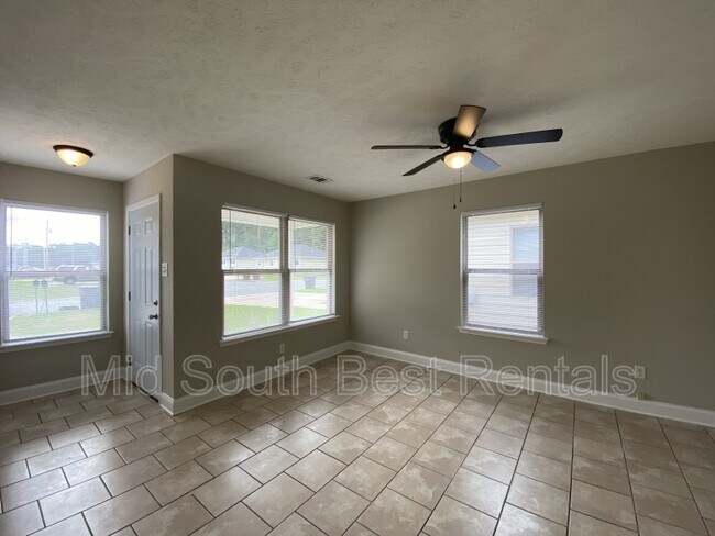 Building Photo - 320 Bellewood Ln