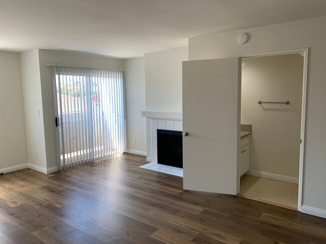 Building Photo - 4424 S Centinela Ave