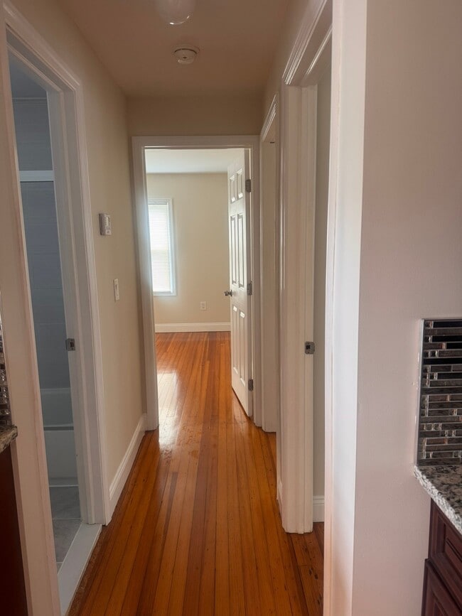Building Photo - 39 Case Ave
