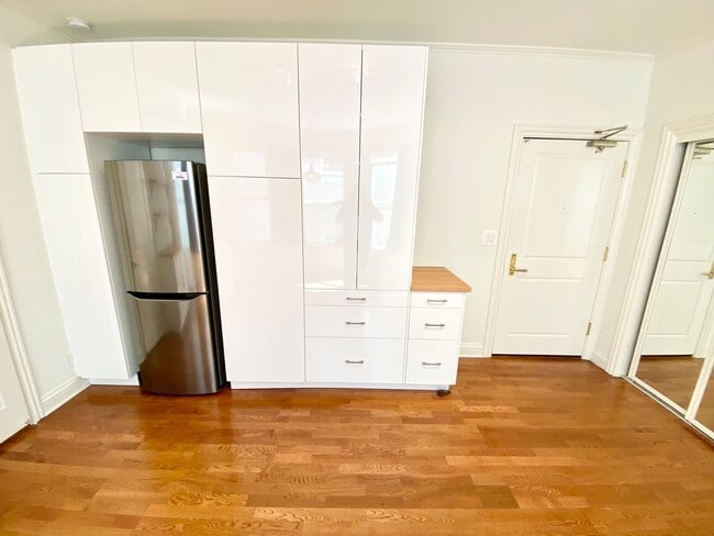 Building Photo - 725 Pine St