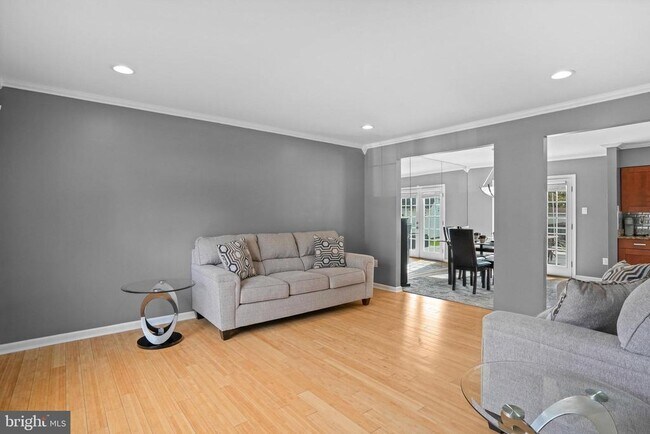 Building Photo - 2712 Advent Ct S