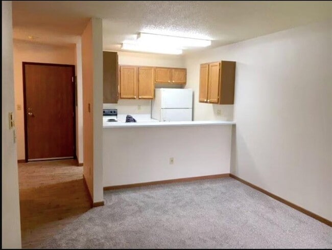Building Photo - 745 Streeter Dr