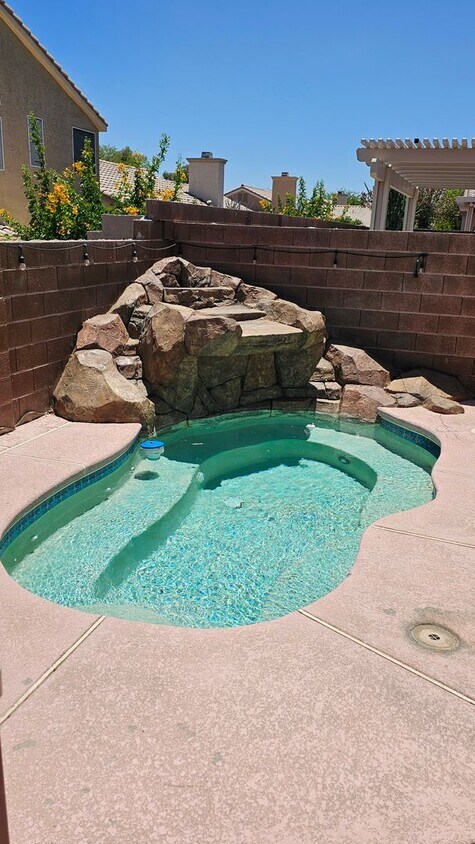 Foto del edificio - NW single Story!!! Small Pool!!!! Solar Pa...