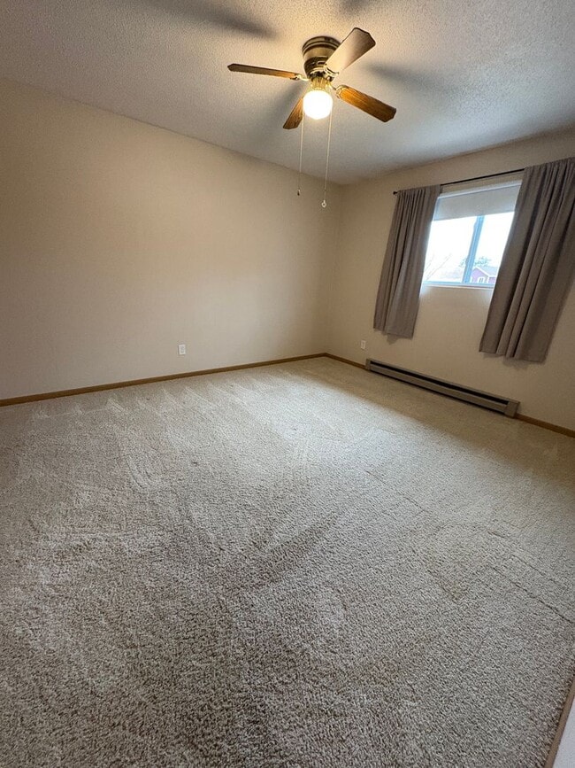 Building Photo - 801 Evergreen Dr
