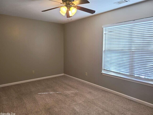 Building Photo - 35 Coach Ct