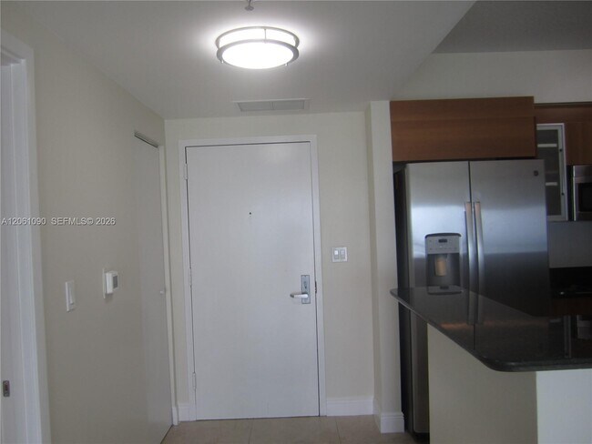 Foto del edificio - 325 S Biscayne Blvd