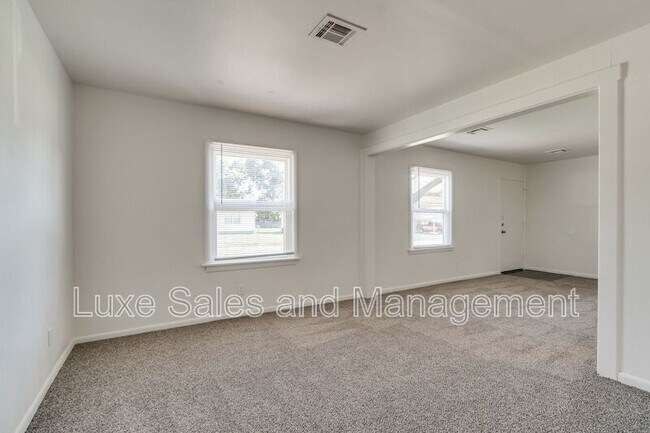 Foto del edificio - 3926 SE 10th St