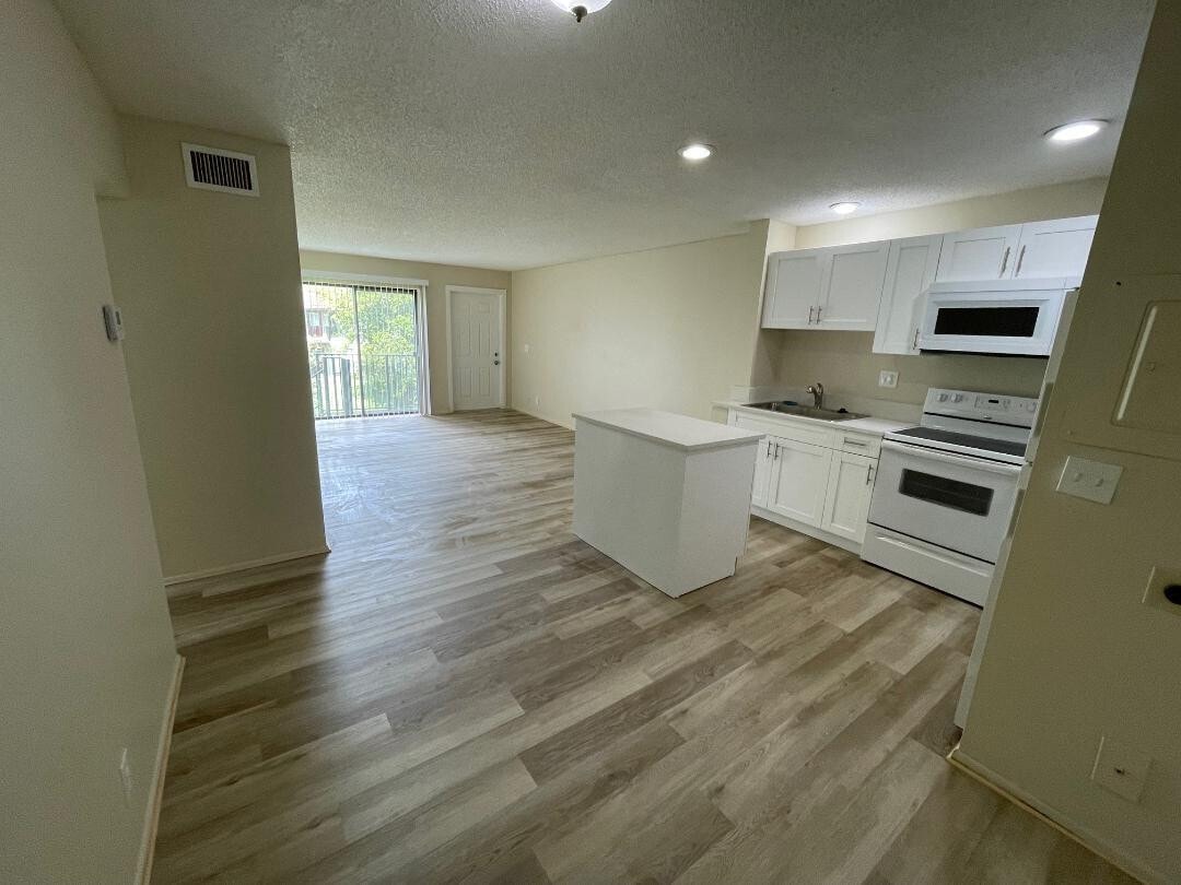 Building Photo - 11372 Royal Palm Blvd