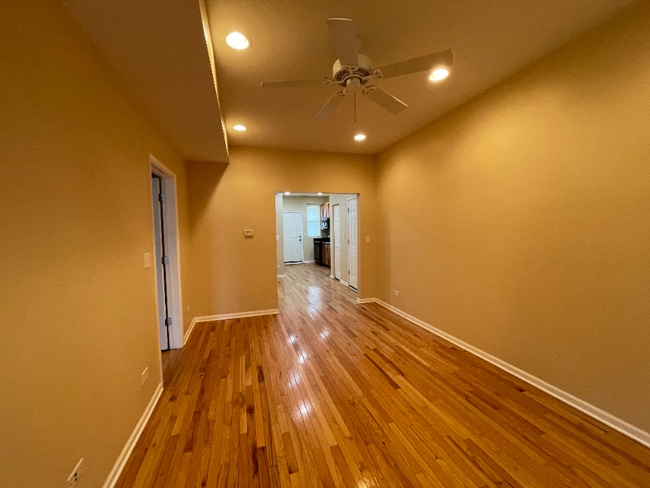 Photo - 853 E 64th St (Chicago, IL) Apartment