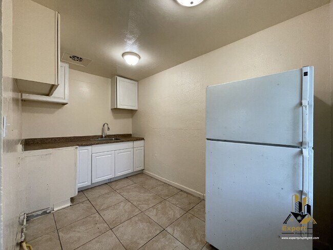 Building Photo - 1 Bedroom Clean and Ready to Rent
