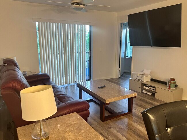 Foto del edificio - 7281 Golf Colony Ct