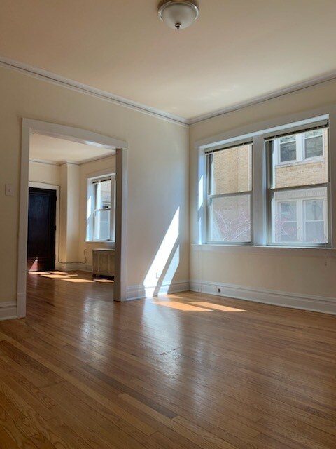 Primary Photo - 2856 W Eastwood Ave