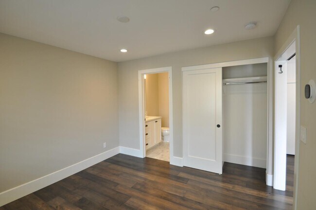Building Photo - 104 Lottie Ln