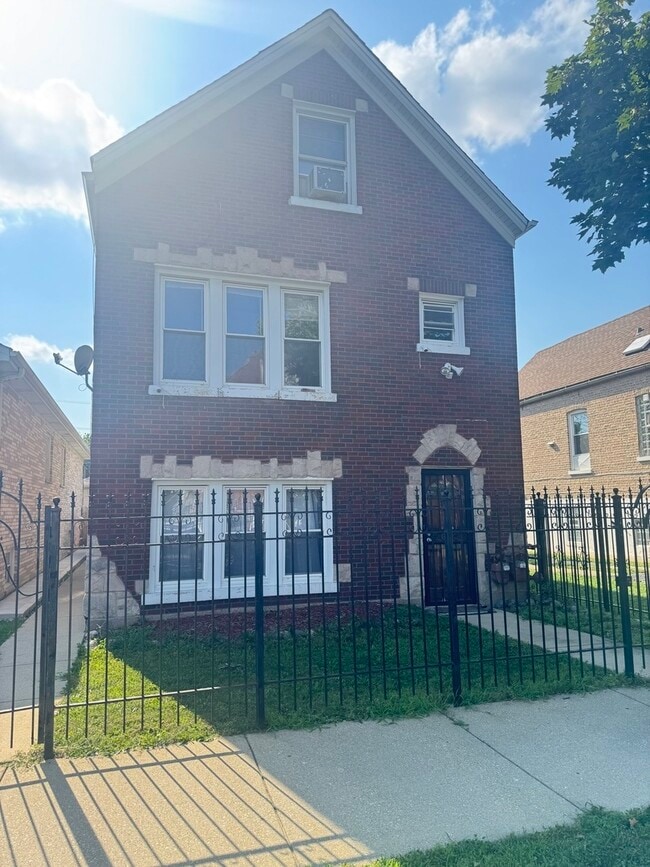 Building Photo - 3028 S Springfield Ave