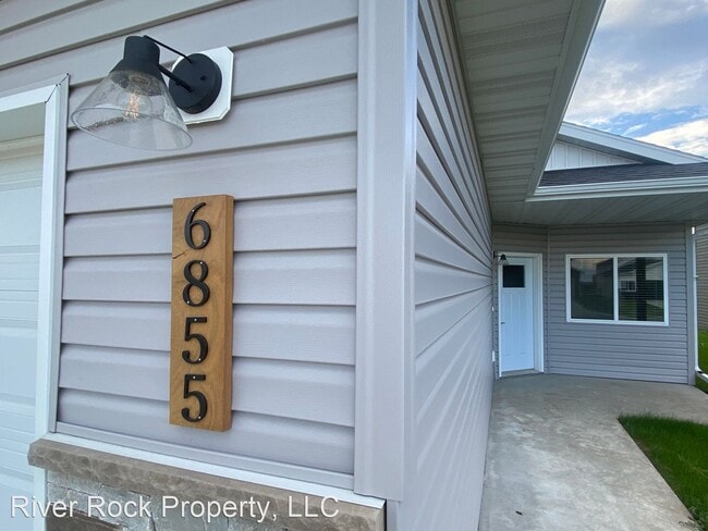 Foto del edificio - 3 br, 2 bath House - 6855 67th St S