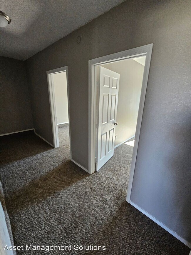 Building Photo - 5 br, 1 bath House - 10317 Koch Dr.