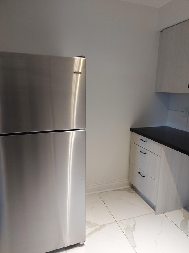 Photo du bâtiment - Spacious 3 bedroom unit