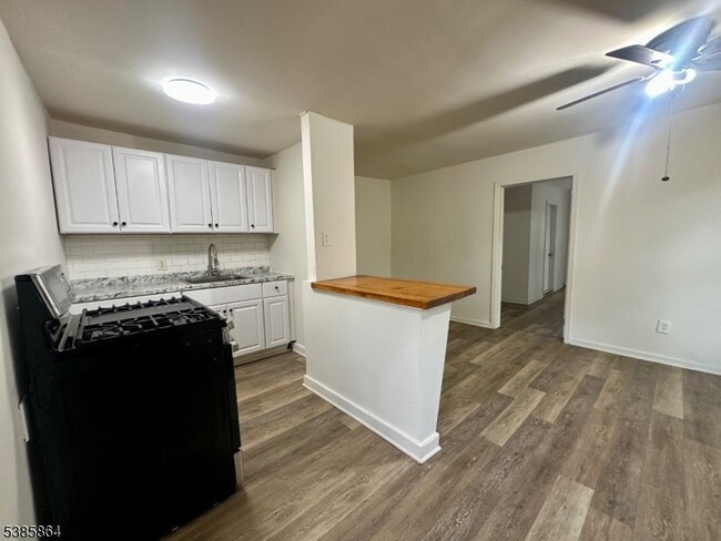 Building Photo - 390 Orange Rd
