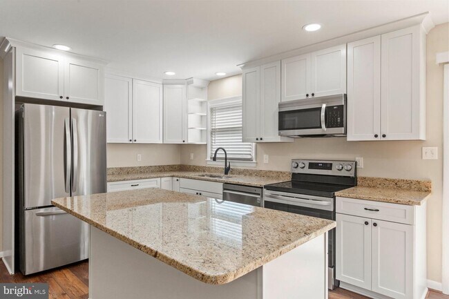 Building Photo - 45125 Settlers Ln