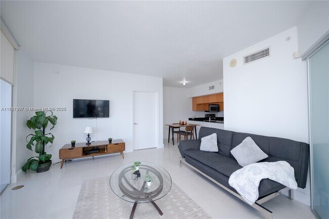 Foto del edificio - 1750 N Bayshore Dr