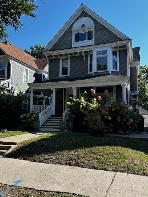 Building Photo - 2117 Bryant Ave S