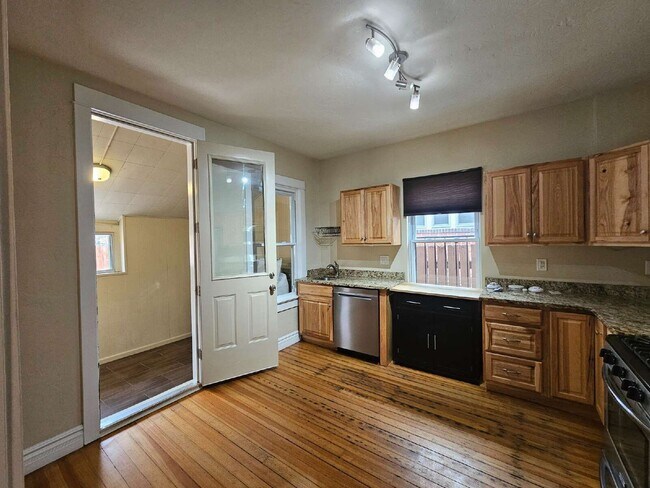 Foto del edificio - 719 W 1st Ave