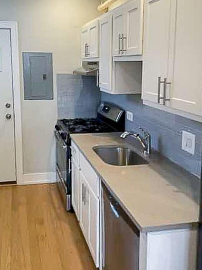 Building Photo - 4863 N Paulina St