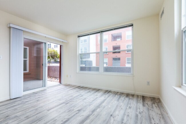 Foto del edificio - Spacious Ingleside Heights Condo w/ Private Patio & Parking!