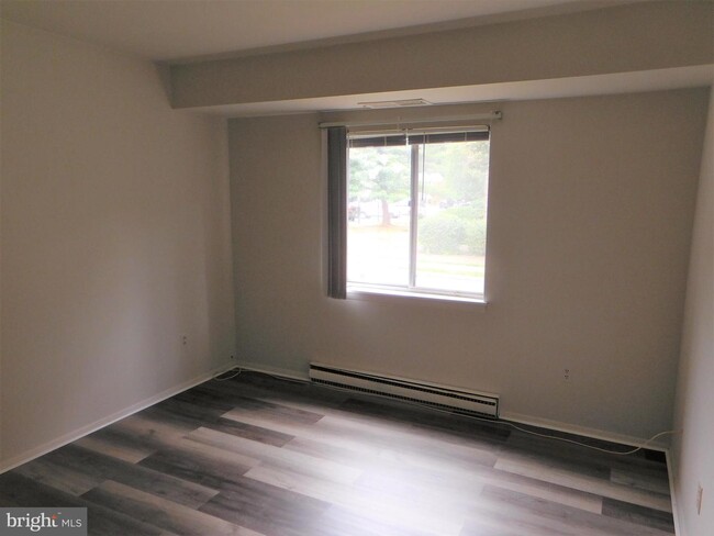 Building Photo - 401 E Dartmouth Dr