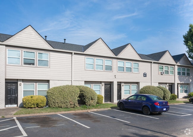 Building Photo - Broadway Townhomes Building Photo - Broadway Townhomes