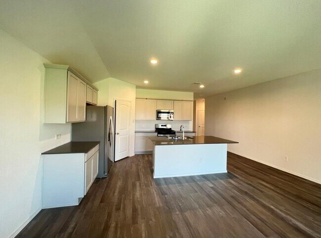 Foto del edificio - 5037 Almond Ter Dr