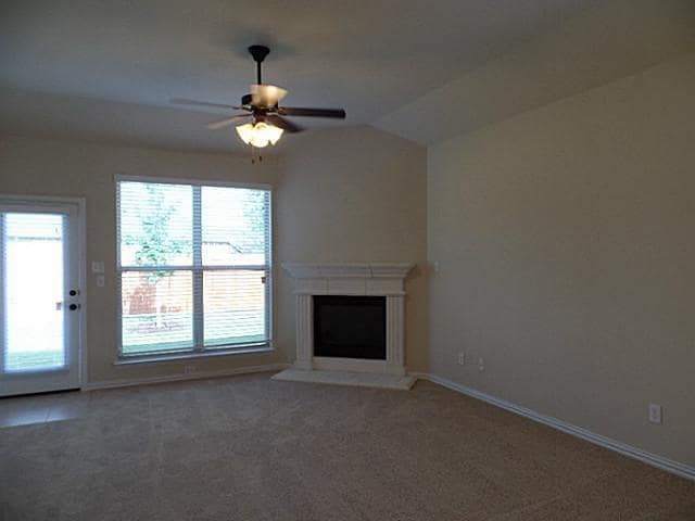 Building Photo - 1304 Poplar Dr