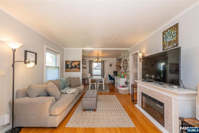 Foto del edificio - 16-15 Well Dr