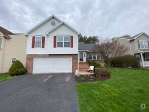 Building Photo - 727 Linnet Ln