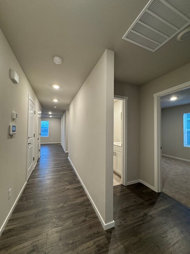 Foto del edificio - Brand-New 3-Bed Home with 2-Car Garage