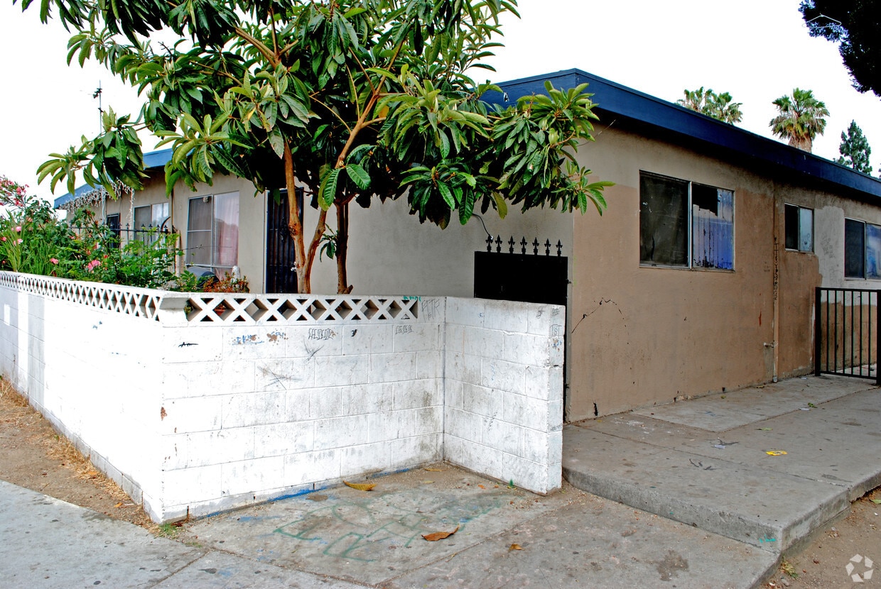 Primary Photo - 407 West Ave