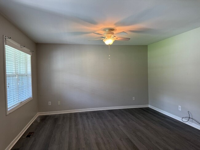 Foto del edificio - Spacious 3 Bedroom, 2 Bath Home with Garag...