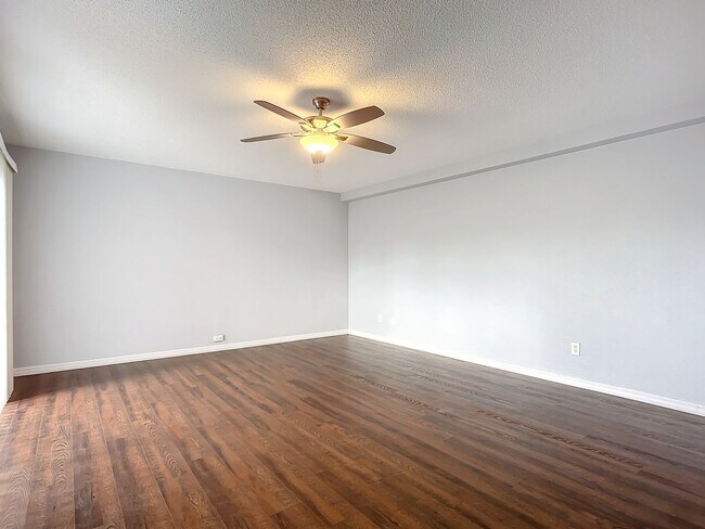 Foto del edificio - Coastal Charm Meets Modern Living: Your Dream Townhome in Port Orange Awaits!