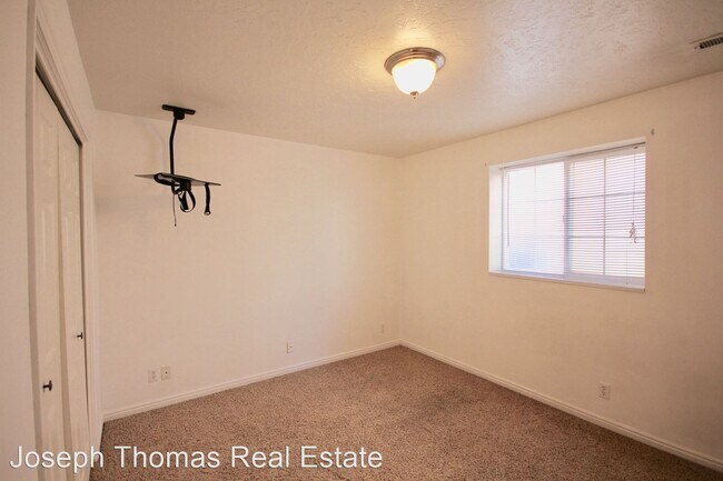 Building Photo - 2 br, 1 bath House - 343 W 300 N #5