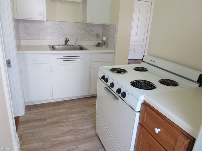 Building Photo - 1 br, 1 bath Apartment - 527 Lyon St NE