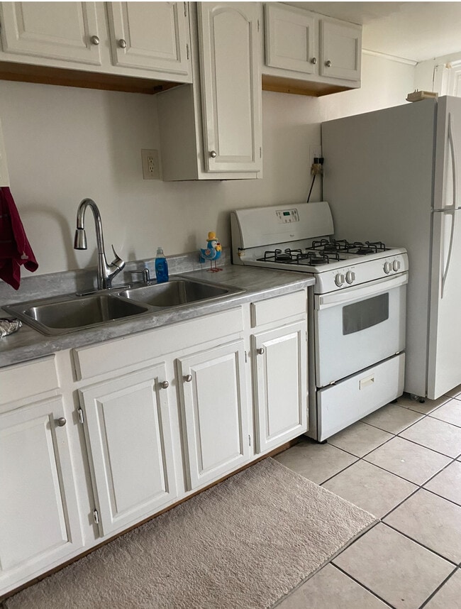 Building Photo - 137 Mill St