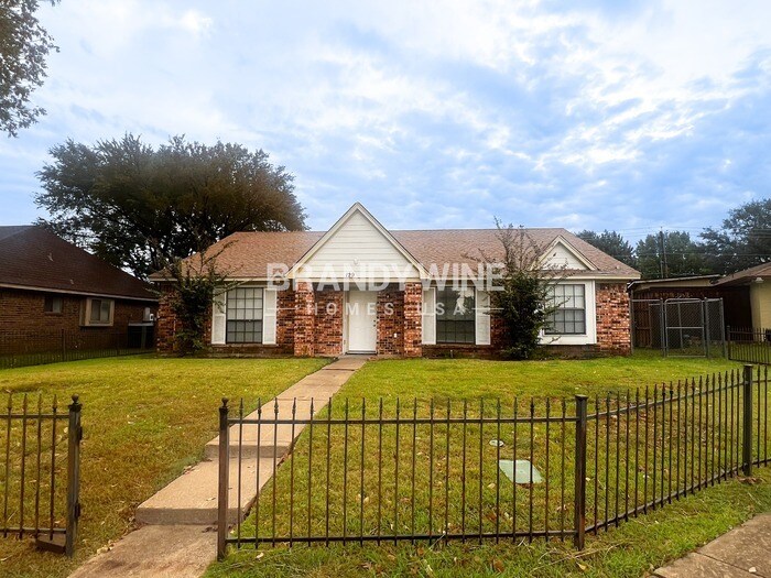 Primary Photo - 129 E Bancroft Dr